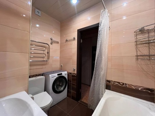 Продам трехкомнатную (3-комн.) квартиру, Брусилова ул, 21, Москва г