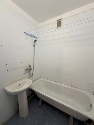 Продам двухкомнатную (2-комн.) квартиру, Калинина ул, 126, Ишим г