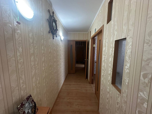 Продам двухкомнатную (2-комн.) квартиру, 1 мкр, 33/2, Кропоткин г