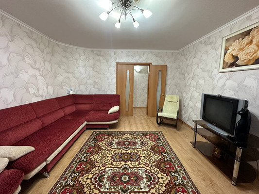 Продам двухкомнатную (2-комн.) квартиру, 1 мкр, 33/2, Кропоткин г