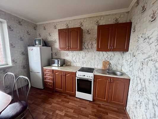 Продам двухкомнатную (2-комн.) квартиру, Дмитровская ул, 54, Базарово д