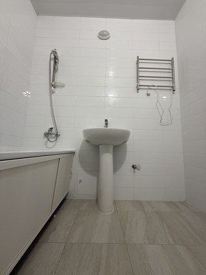 Продам двухкомнатную (2-комн.) квартиру, Победы ул, 5к3, Десна д