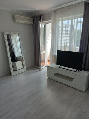 Продам двухкомнатную (2-комн.) квартиру, Воровского ул, 60, Симферополь г