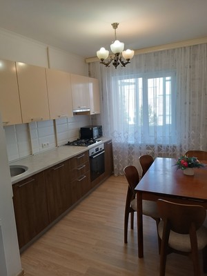 Продам трехкомнатную (3-комн.) квартиру, Воровского ул, 60, Симферополь г
