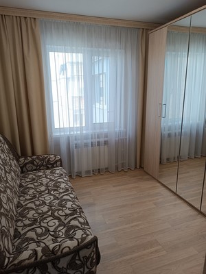 Продам трехкомнатную (3-комн.) квартиру, Воровского ул, 60, Симферополь г