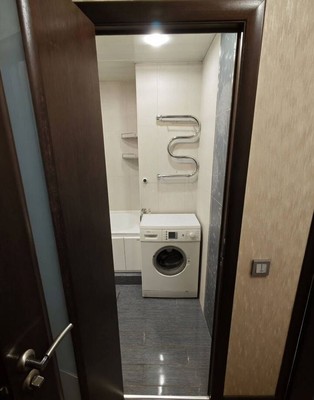Продам трехкомнатную (3-комн.) квартиру, Ленина ул, 25, Дзержинский г