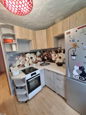 Продам двухкомнатную (2-комн.) квартиру, Александра Матросова ул, 8В, Холмск г