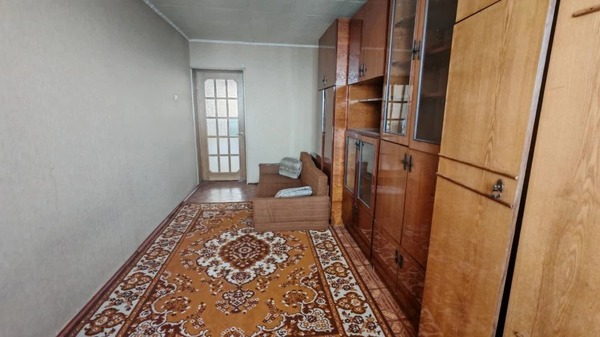 Продам трехкомнатную (3-комн.) квартиру, Молодежная ул, 25, Холмск г