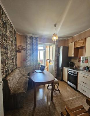Продам трехкомнатную (3-комн.) квартиру, 2-я Красносельская ул, 28, Южно-Сахалинск г