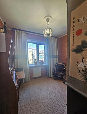 Продам трехкомнатную (3-комн.) квартиру, 2-я Красносельская ул, 28, Южно-Сахалинск г