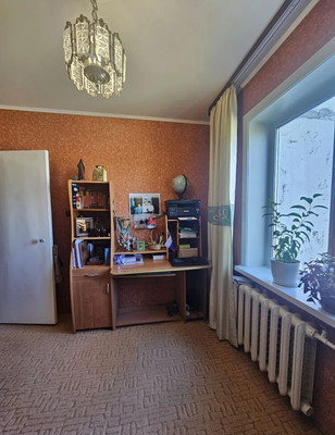 Продам трехкомнатную (3-комн.) квартиру, 2-я Красносельская ул, 28, Южно-Сахалинск г