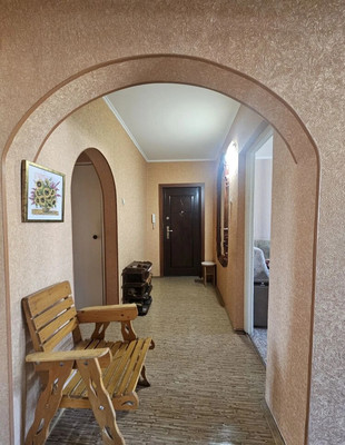 Продам трехкомнатную (3-комн.) квартиру, 2-я Красносельская ул, 28, Южно-Сахалинск г