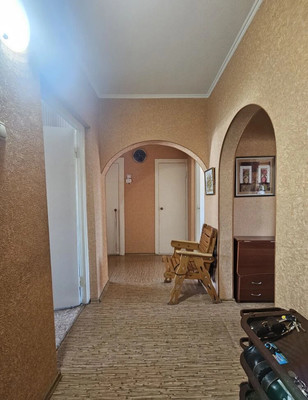 Продам трехкомнатную (3-комн.) квартиру, 2-я Красносельская ул, 28, Южно-Сахалинск г