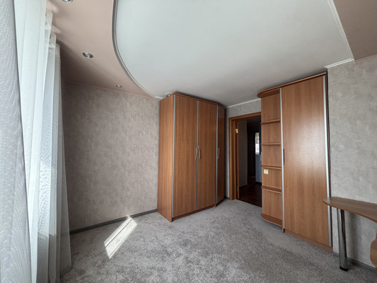 Продам двухкомнатную (2-комн.) квартиру, Большая ул, 200, Ишим г