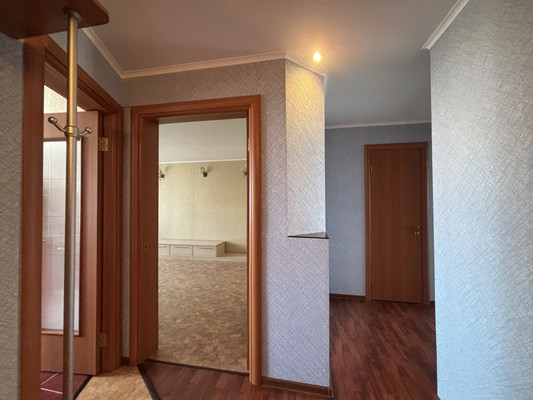 Продам двухкомнатную (2-комн.) квартиру, Большая ул, 200, Ишим г