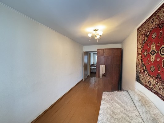 Продам двухкомнатную (2-комн.) квартиру, Айская ул, 16, Уфа г
