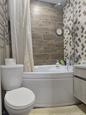 Продам трехкомнатную (3-комн.) квартиру, Лесная ул, 7к1, Ерино д