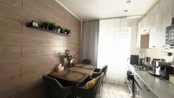 Продам трехкомнатную (3-комн.) квартиру, Победы пр-кт, 214, Симферополь г