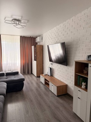 Продам трехкомнатную (3-комн.) квартиру, Победы пр-кт, 214, Симферополь г