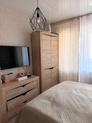 Продам трехкомнатную (3-комн.) квартиру, Победы пр-кт, 214, Симферополь г