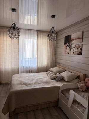 Продам трехкомнатную (3-комн.) квартиру, Победы пр-кт, 214, Симферополь г