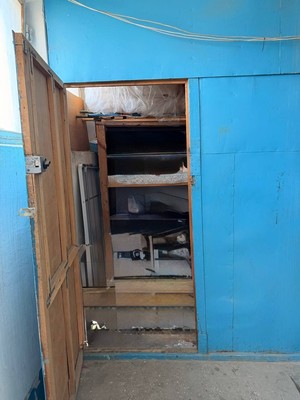 Продам трехкомнатную (3-комн.) квартиру, Победы пр-кт, 214, Симферополь г