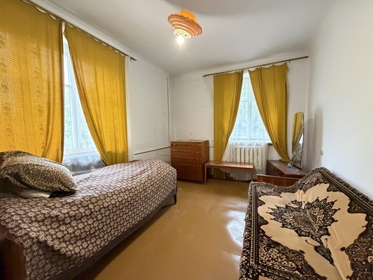 Продам трехкомнатную (3-комн.) квартиру, Тенистая ул, 10, Крымская Роза с