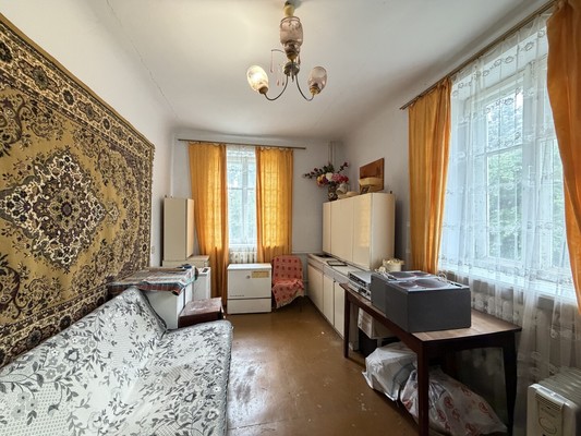 Продам трехкомнатную (3-комн.) квартиру, Тенистая ул, 10, Крымская Роза с
