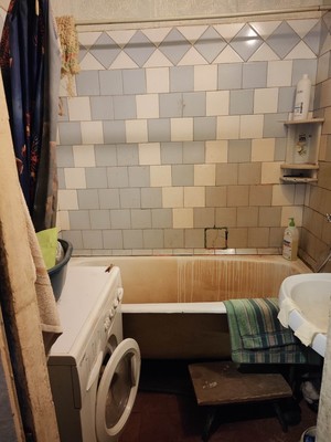 Продам трехкомнатную (3-комн.) квартиру, Загребский б-р, 33к2, Санкт-Петербург г