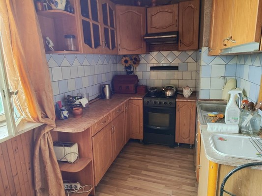 Продам трехкомнатную (3-комн.) квартиру, Загребский б-р, 33к2, Санкт-Петербург г