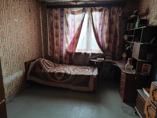 Продам трехкомнатную (3-комн.) квартиру, Загребский б-р, 33к2, Санкт-Петербург г