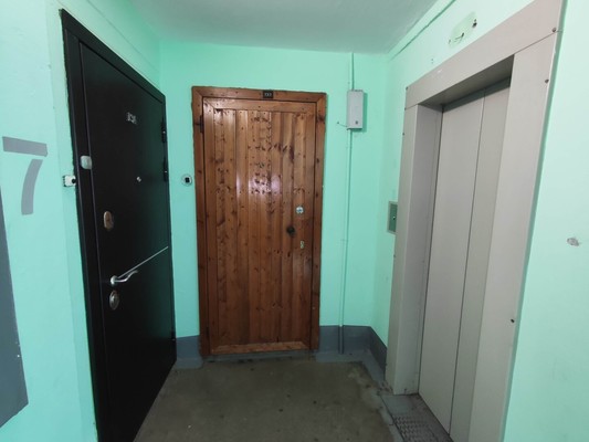 Продам трехкомнатную (3-комн.) квартиру, Загребский б-р, 33к2, Санкт-Петербург г