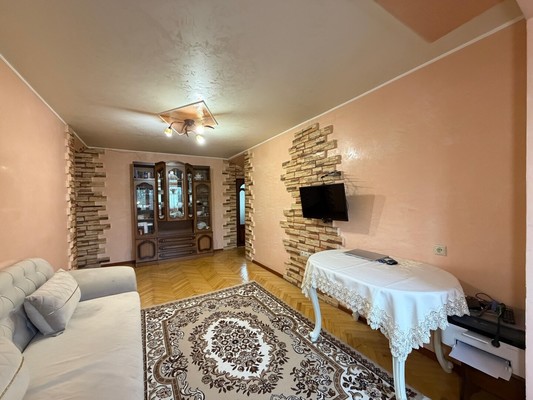 Продам трехкомнатную (3-комн.) квартиру, Кирова ул, 351, Нальчик г