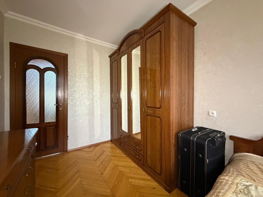 Продам трехкомнатную (3-комн.) квартиру, Кирова ул, 351, Нальчик г