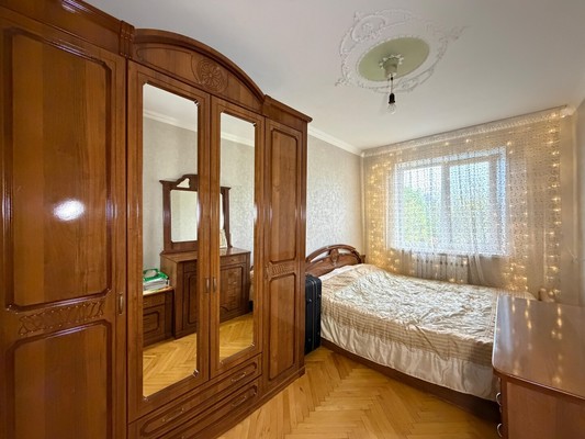 Продам трехкомнатную (3-комн.) квартиру, Кирова ул, 351, Нальчик г