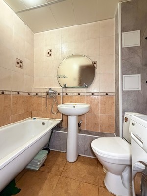 Продам трехкомнатную (3-комн.) квартиру, Кирова ул, 351, Нальчик г