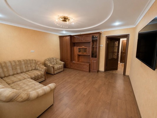 Продам трехкомнатную (3-комн.) квартиру, Рознина ул, 17, Ханты-Мансийск г