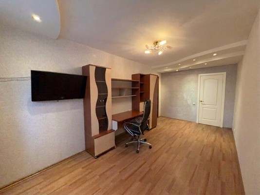 Продам трехкомнатную (3-комн.) квартиру, Рознина ул, 17, Ханты-Мансийск г