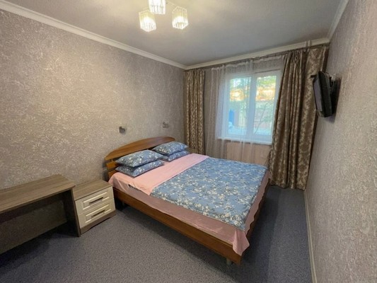 Продам трехкомнатную (3-комн.) квартиру, Рознина ул, 17, Ханты-Мансийск г
