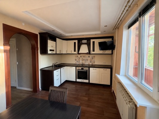 Продам трехкомнатную (3-комн.) квартиру, Рознина ул, 17, Ханты-Мансийск г