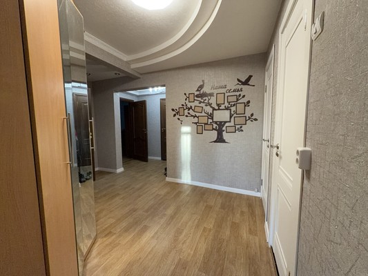Продам трехкомнатную (3-комн.) квартиру, Рознина ул, 17, Ханты-Мансийск г