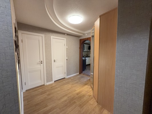 Продам трехкомнатную (3-комн.) квартиру, Рознина ул, 17, Ханты-Мансийск г