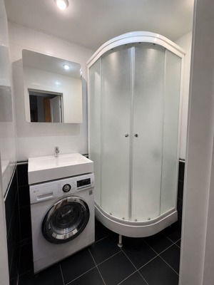 Продам трехкомнатную (3-комн.) квартиру, Рознина ул, 17, Ханты-Мансийск г