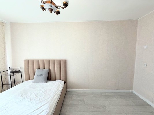 Продам трехкомнатную (3-комн.) квартиру, Луначарского пр-кт, 56к1, Санкт-Петербург г