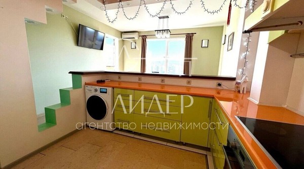 Продам трехкомнатную (3-комн.) квартиру, Виноградная ул, 2Б, Беранда с