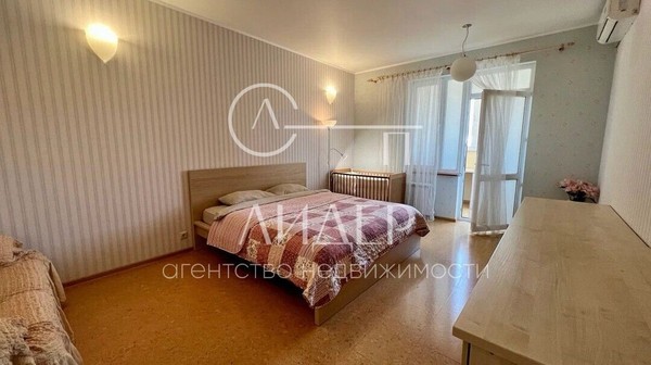 Продам трехкомнатную (3-комн.) квартиру, Виноградная ул, 2Б, Беранда с