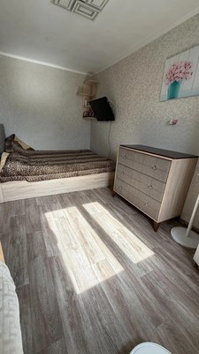 Продам двухкомнатную (2-комн.) квартиру, Ленина ул, 242, Южно-Сахалинск г