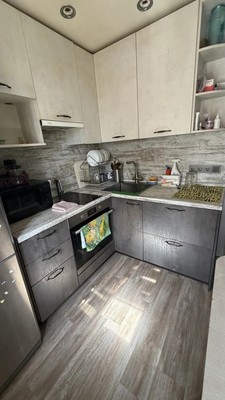 Продам двухкомнатную (2-комн.) квартиру, Ленина ул, 242, Южно-Сахалинск г