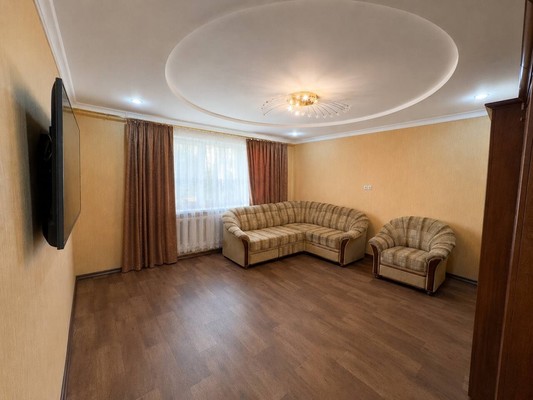 Продам трехкомнатную (3-комн.) квартиру, Рознина ул, 17, Ханты-Мансийск г