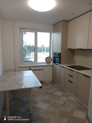 Продам трехкомнатную (3-комн.) квартиру, Адоратского ул, 27ка, Казань г